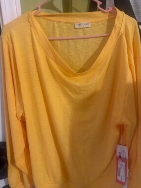 78&Sunny Women's Yellow Scoop Neck Lightweight Sweatshirt